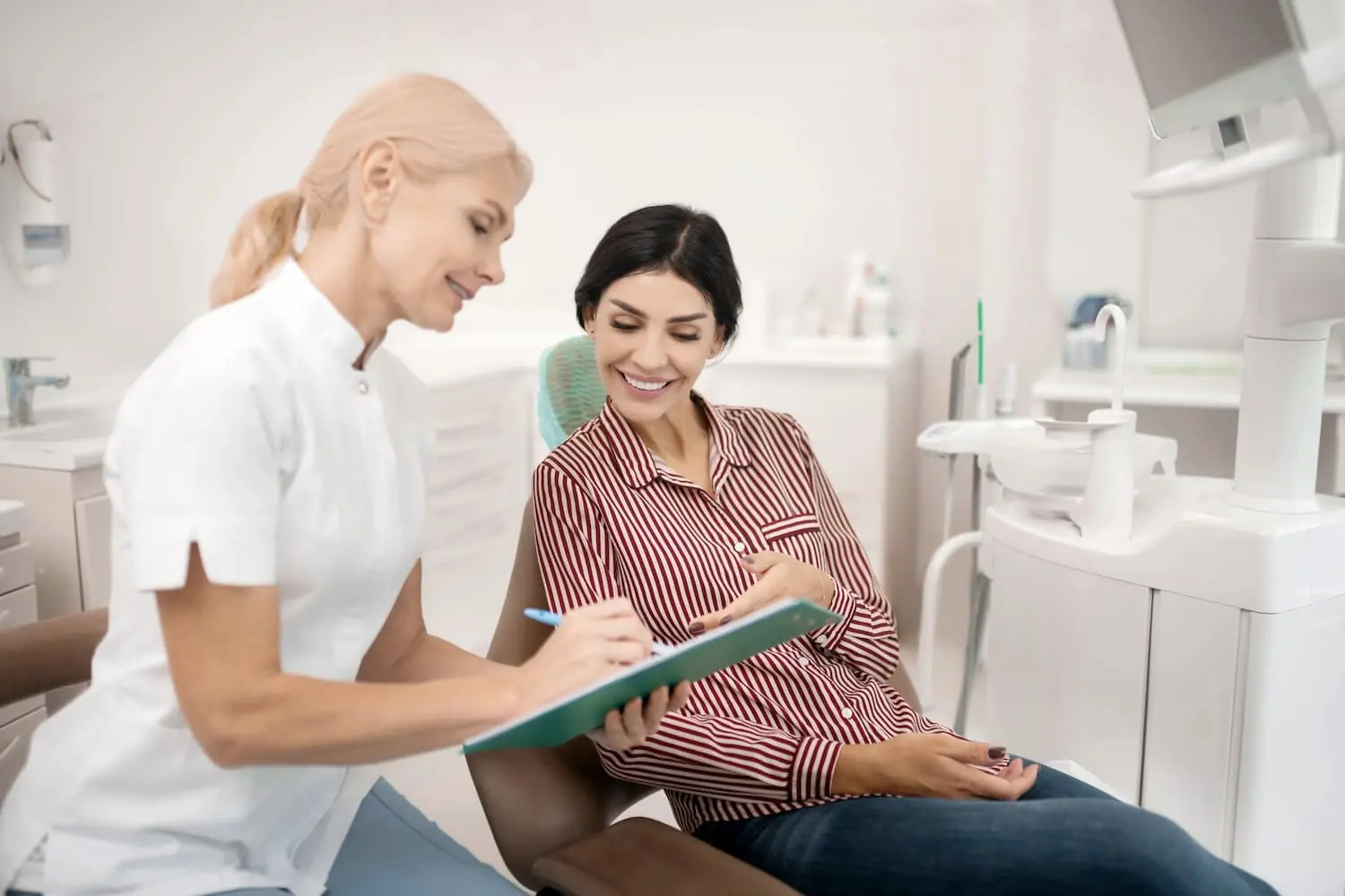 An assistant of Dr. Mo, a board-certified orthodontist in Colleyville, TX having a consultation with her patient.